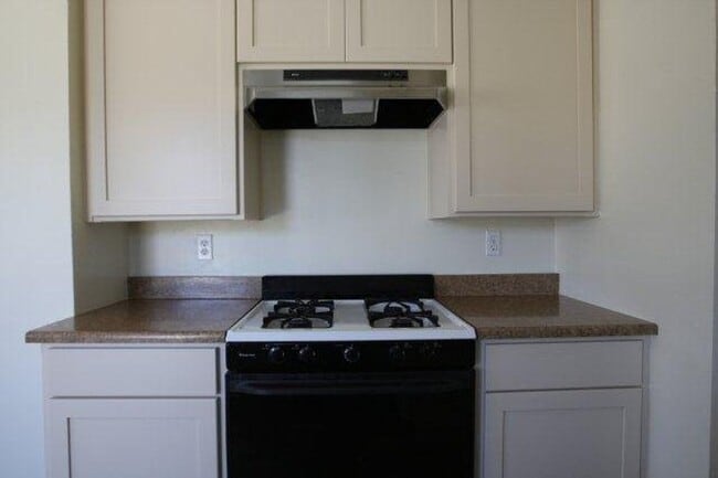 2049 Sierra Way in San Luis Obispo, CA - Building Photo - Building Photo