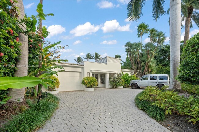 property at 617-625 E Dilido Dr