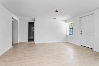 16016 Green Manor Dr, Unit A in Humble, TX - Building Photo - Building Photo