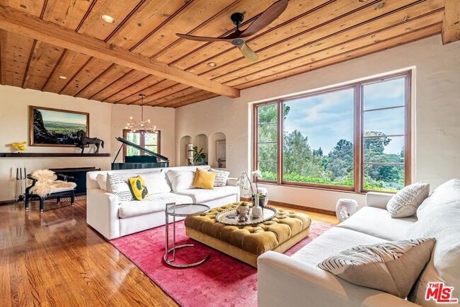 property at 3351 N Knoll Dr
