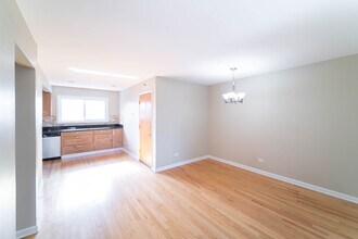 8350 Kimball Ave in Skokie, IL - Building Photo - Building Photo