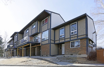 4842-4848 Dalton Dr NW in Calgary, AB - Building Photo - Building Photo