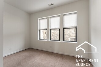 2504 W Catalpa Ave in Chicago, IL - Building Photo - Building Photo