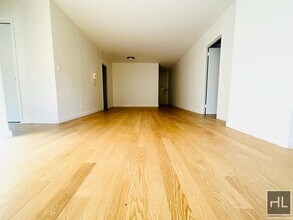 W 87th St in New York, NY - Building Photo - Building Photo