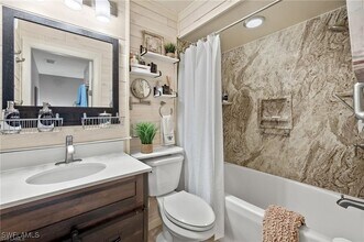 13264 White Marsh Ln in Ft. Myers, FL - Foto de edificio - Building Photo