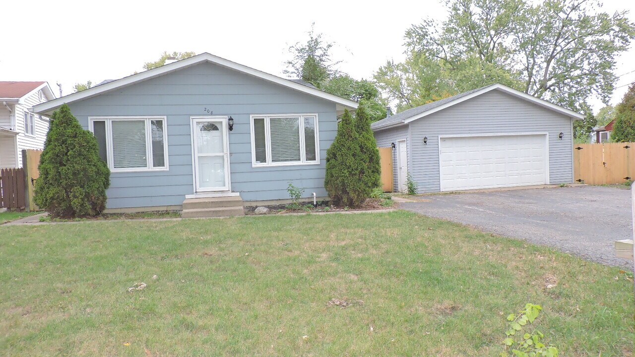 208 Juniper Terrace in Round Lake Beach, IL - Building Photo