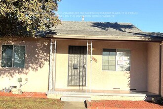 8440 Hazeltine Ave in Los Angeles, CA - Building Photo - Building Photo