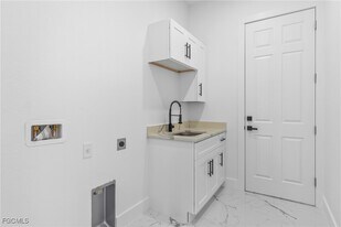 106 NE 23rd St in Cape Coral, FL - Building Photo