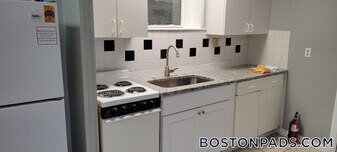 11 Aberdeen St, Unit E in Boston, MA - Building Photo