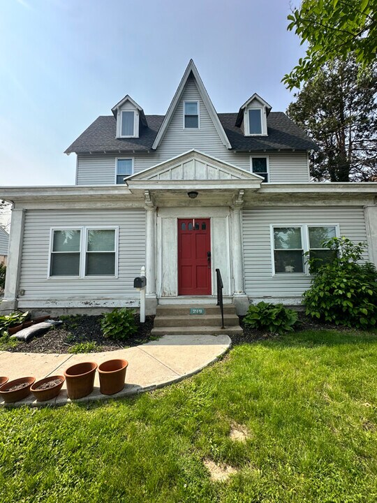 219 W Chester Pike in Ridley Park, PA - Building Photo