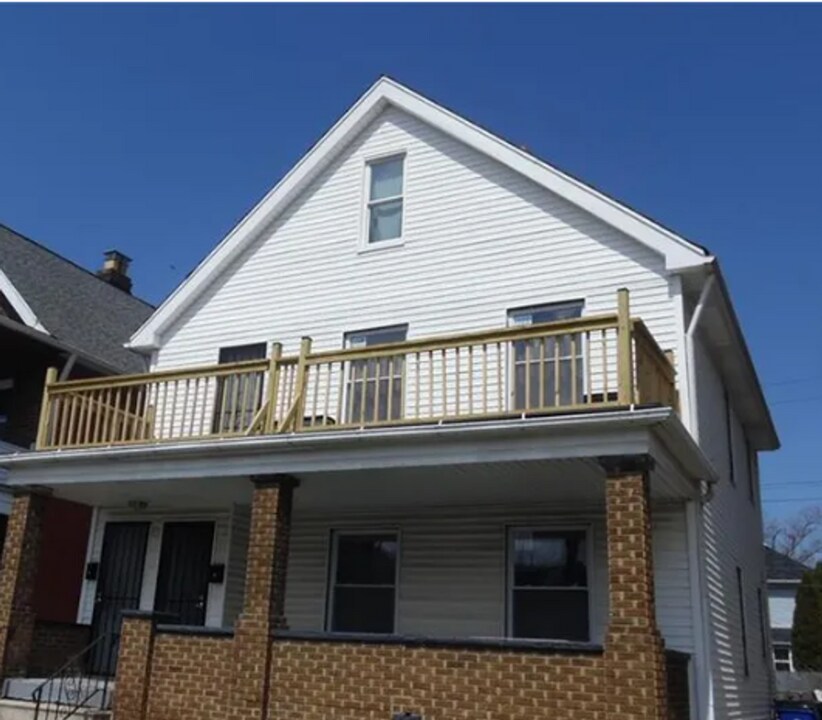 955 Royal Rd in Cleveland, OH - Building Photo