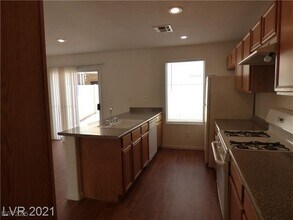 6082 Las Nubes Dr in Las Vegas, NV - Building Photo - Building Photo