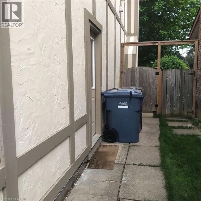 19 HANDS - LOWER UNIT Dr in Guelph, ON - Building Photo - Building Photo