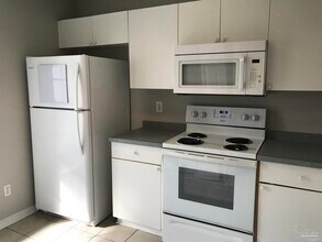1065 Antigua Cir in Pensacola, FL - Building Photo - Building Photo