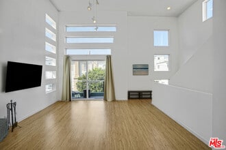 120 Fleet St in Marina Del Rey, CA - Building Photo - Building Photo