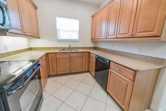 4360 Lazio Way-Unit -4360-1003 Lazio Way in Ft. Myers, FL - Foto de edificio - Building Photo