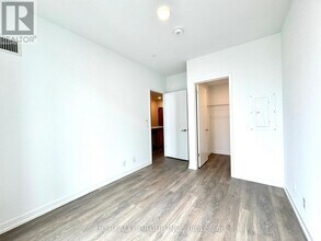 8 Beverley Glen Blvd in Vaughan, ON - Building Photo - Building Photo