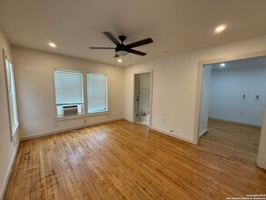312 Natalen Ave, Unit C20 in San Antonio, TX - Building Photo - Building Photo