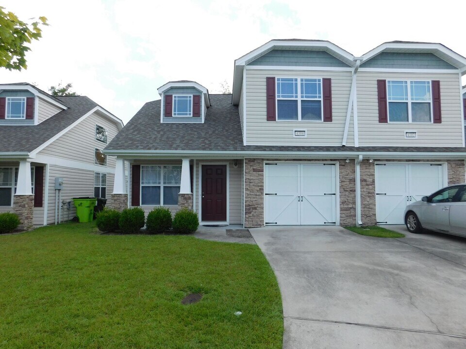 4221 Arbor Green Way in New Bern, NC - Building Photo