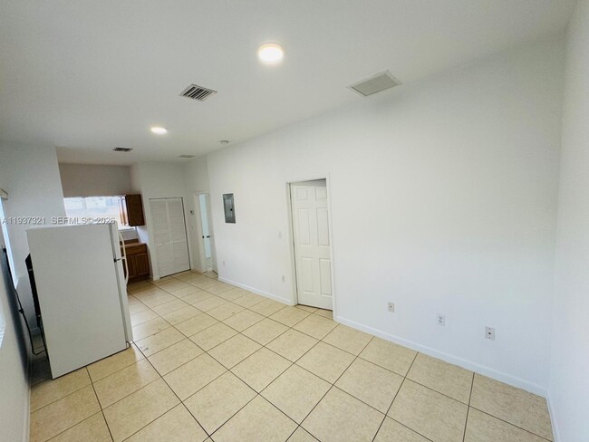 1330 NW 5th St in Miami, FL - Building Photo - Building Photo