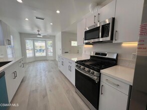 4934 Enfield Ave in Los Angeles, CA - Building Photo - Building Photo