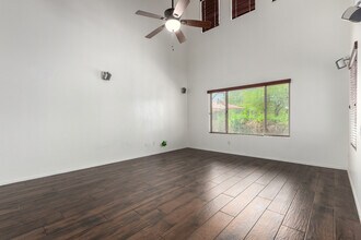 16306 N 73rd Dr in Peoria, AZ - Foto de edificio - Building Photo