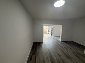 1543 W 42nd St in Hialeah, FL - Building Photo - Building Photo