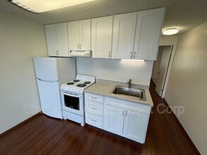 1301 Lusitana St in Honolulu, HI - Foto de edificio - Building Photo