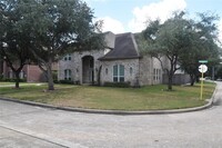 5323 Handbrook Dr in Houston, TX - Building Photo - Building Photo