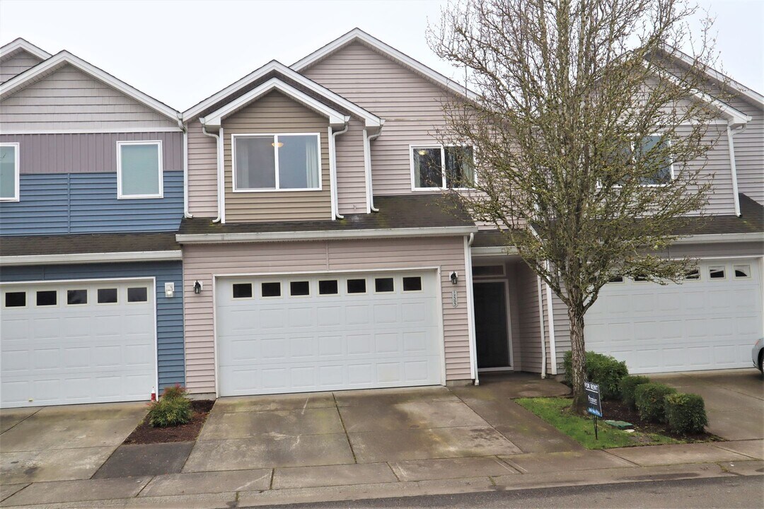 12503 NE 70th Cir in Orchards, WA - Foto de edificio