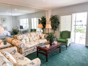 44 Cocoanut Row in Palm Beach, FL - Building Photo - Building Photo