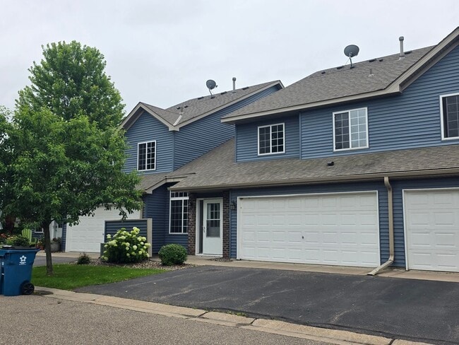 2066 Willow Cir in Centerville, MN - Building Photo - Building Photo