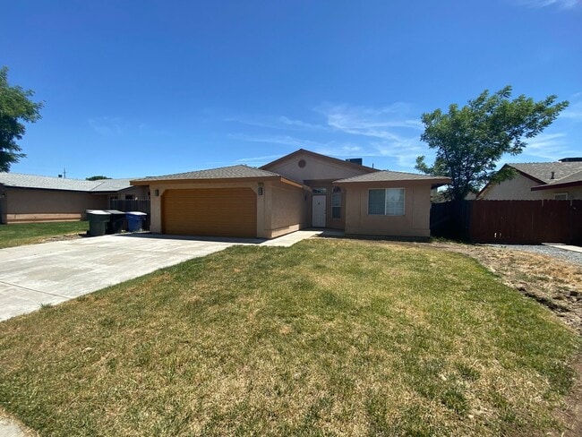 1083 Galileo Ct in Hanford, CA - Building Photo - Building Photo