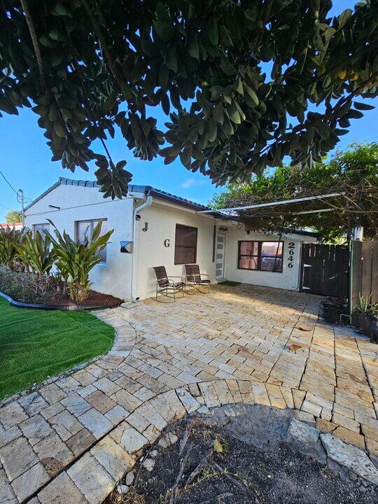 2646 Sherman St in Hollywood, FL - Building Photo