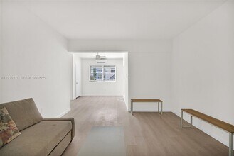 4730 Pine Tree Dr in Miami Beach, FL - Building Photo - Building Photo