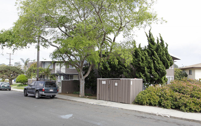 Hill Street Apartments in Solana Beach, CA - Building Photo - Building Photo