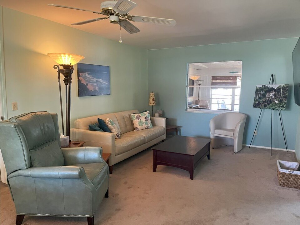 1304 Julia St in New Smyrna Beach, FL - Building Photo