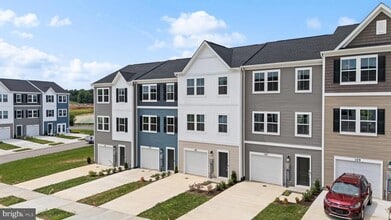 105 Milburn Dr in Martinsburg, WV - Building Photo - Building Photo