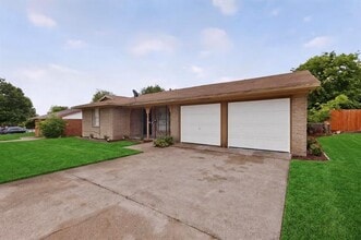 524 Longridge Dr in Dallas, TX - Building Photo - Building Photo