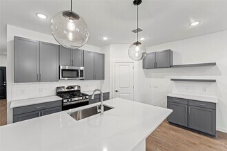 4719 Bay Vista Dr in Baytown, TX - Building Photo - Building Photo