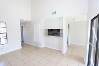 100 Hillside Rd, Unit 217 in Laredo, TX - Building Photo - Building Photo