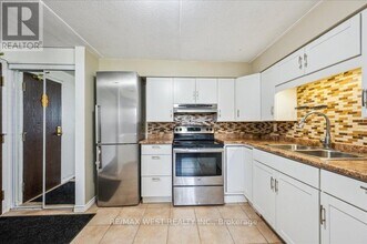 333-333 Northlake Dr in Waterloo, ON - Building Photo - Building Photo