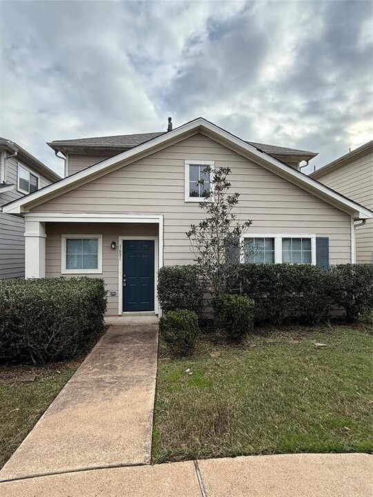1681 Nichole Woods Dr in Houston, TX - Building Photo