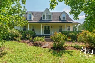 2733 Southern Hills Ct in North Garden, VA - Building Photo