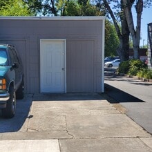 230 Laurel St in Medford, OR - Foto de edificio - Building Photo