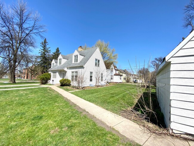 1215 14th Ave N in Fargo, ND - Building Photo - Building Photo