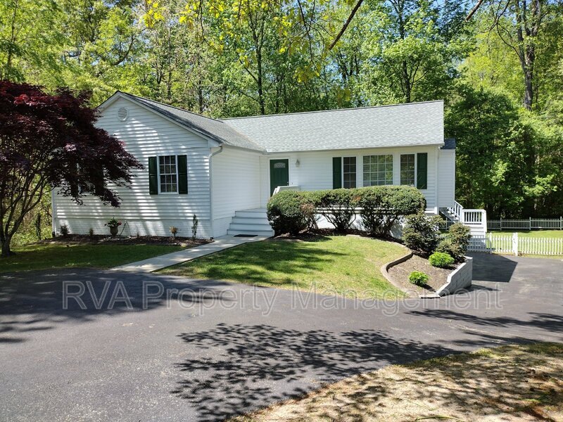 5815 Meadowood Pl in Richmond, VA - Building Photo
