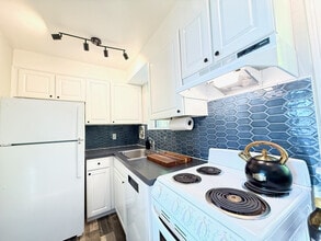 1011 Montgomery Ave, Unit R in Bryn Mawr, PA - Building Photo - Building Photo