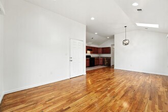 139 Bayview Ave in Jersey City, NJ - Building Photo - Building Photo