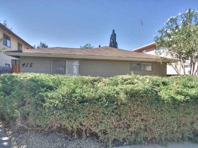 415 S School St in Lodi, CA - Building Photo